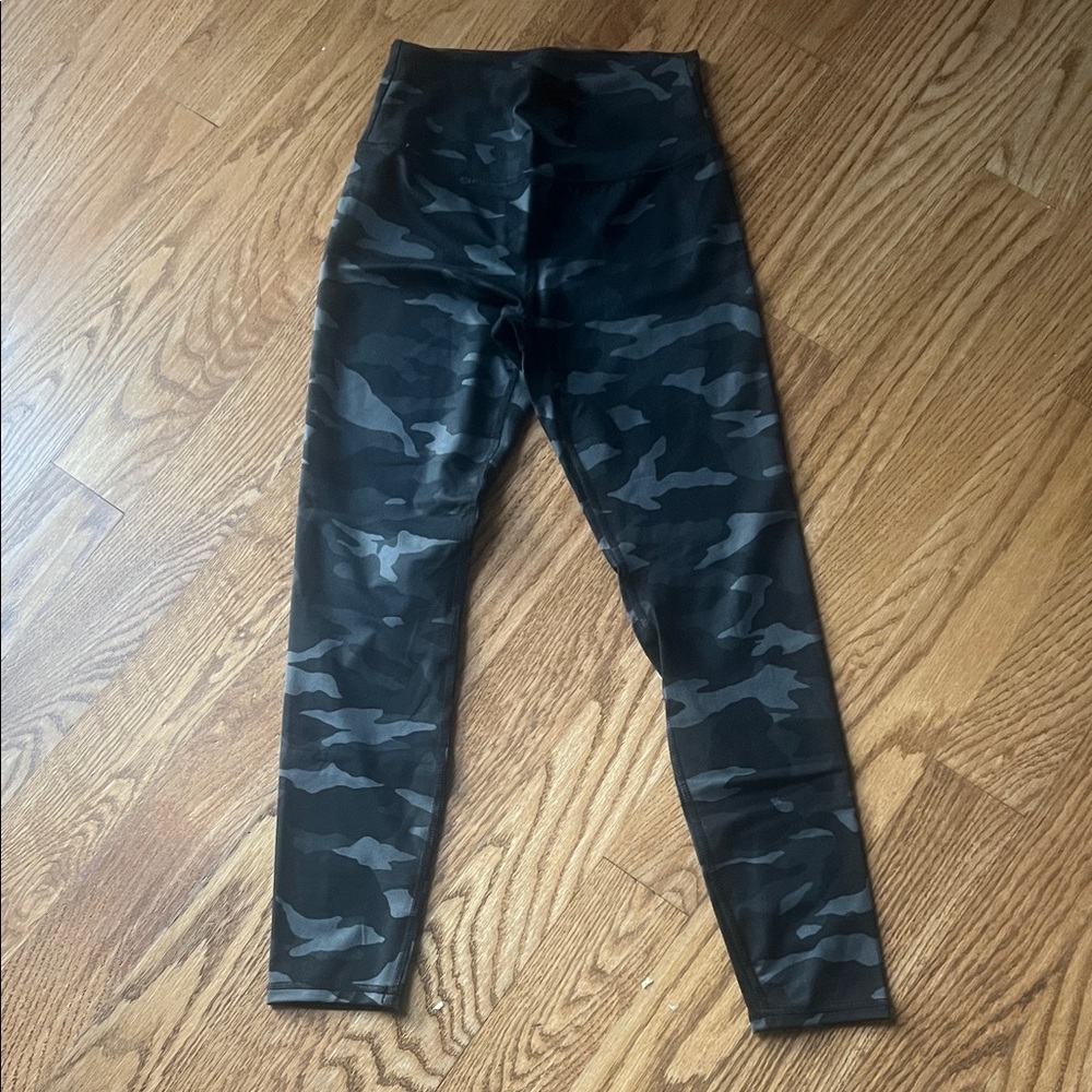 Zobha Black Camouflage Leggings Like New